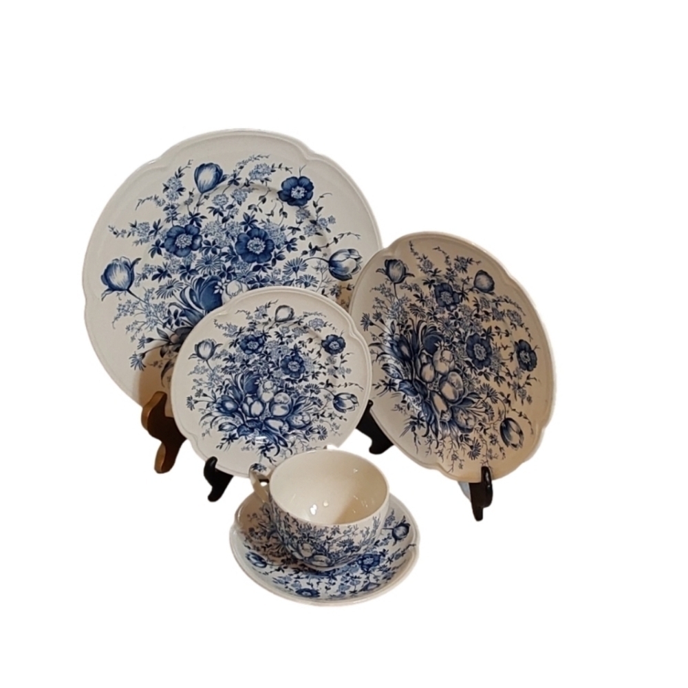 JOHNSON BROTHERS WINDSOR WARE DOVER‎ BLUE  5 PIECE SETTING TABLE FOR 6